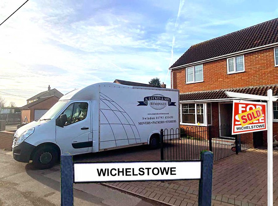 <p>📦✨ Moving to Wichelstowe? Let’s make it stress-free!</p>